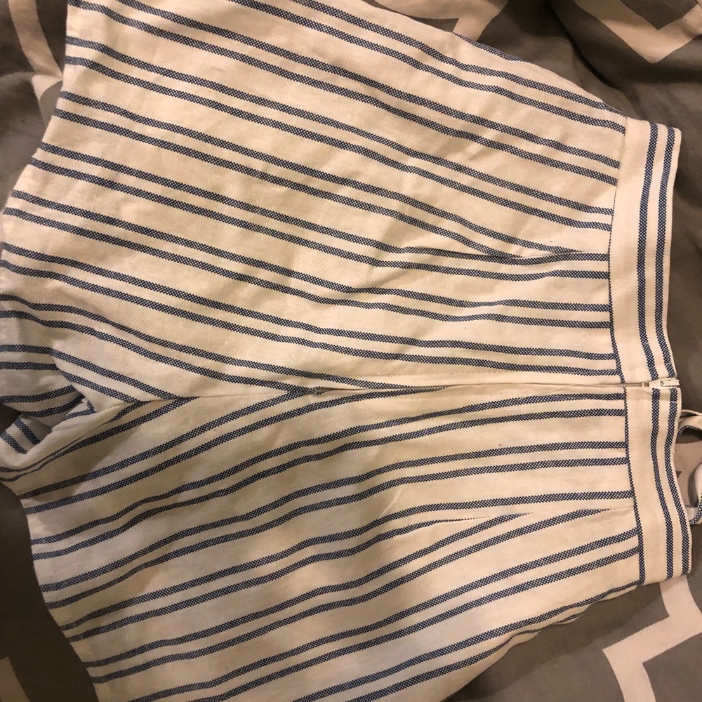 Cream and white linen shorts - Picture 2 of 3